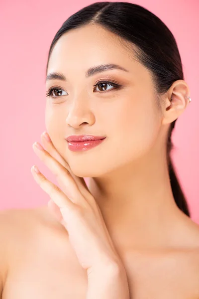 Nude Asian Woman Touching Face While Looking Away Isolated Pink — Stock Photo, Image