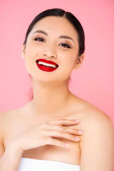 Morena Mujer Asiática Con Lápiz Labial Rojo Los Labios Posando — Foto de Stock