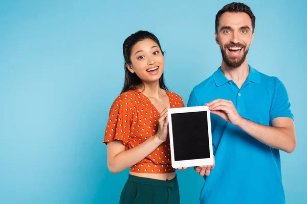 Young Interracial Couple Looking Camera While Showing Digital Tablet Blank — Stock Photo, Image