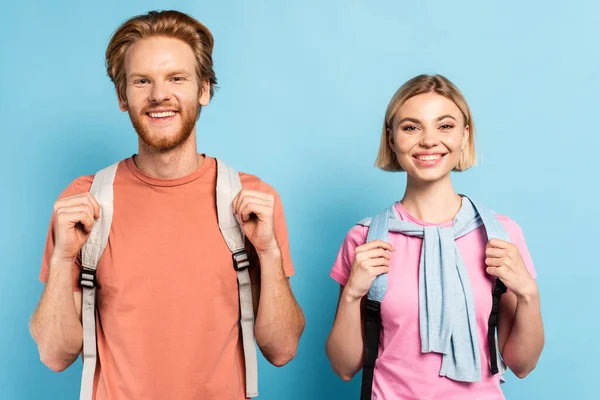 Blonde Redhead Students Backpacks Looking Camera Blue — Stock Photo, Image