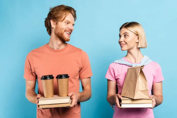 Redhead Blonde Students Holding Books Paper Bag Coffee Blue — Stock Photo, Image