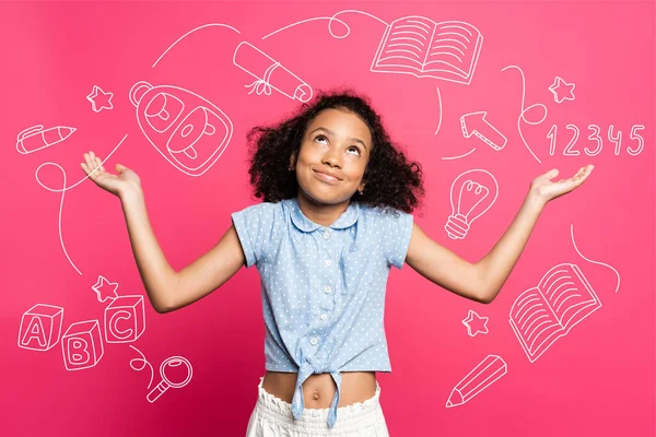 Niño Afroamericano Rizado Mostrando Gesto Encogimiento Cerca Ilustración Rosa —  Fotos de Stock