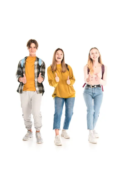Glada Tonåringar Med Ryggsäckar Visar Tummen Upp Vit Bakgrund — Stockfoto