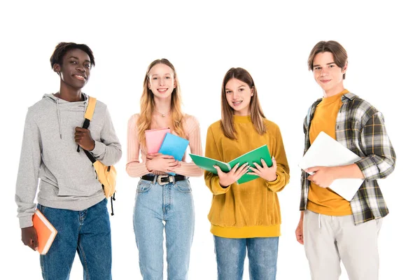 Adolescentes Multiétnicos Con Libros Portátil Sonriendo Cámara Aislada Blanco — Foto de Stock