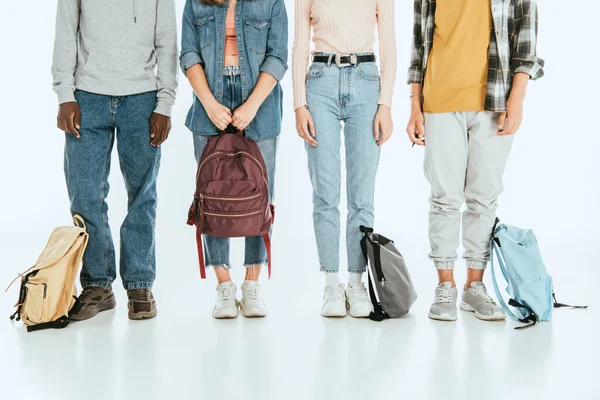 Vista Cortada Adolescentes Multiétnicos Com Mochilas Fundo Cinza — Fotografia de Stock