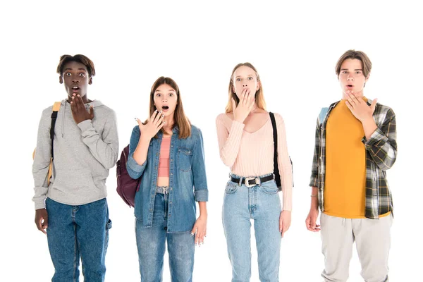 Surpreendidos Adolescentes Multiétnicos Olhando Para Câmera Isolada Branco — Fotografia de Stock