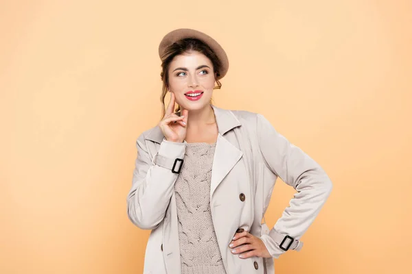 Young Woman Trendy Autumn Outfit Looking Away While Posing Hand — Stock Photo, Image