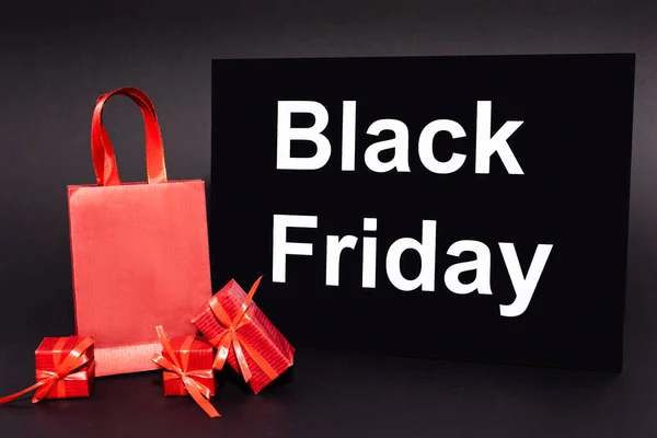 Red Presents Shopping Bag Placard Black Friday Lettering Dark Background — Stock Photo, Image