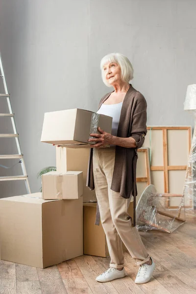 Full Length View Senior Woman Holding Cardboard Box Moving Concept — Stock Photo, Image