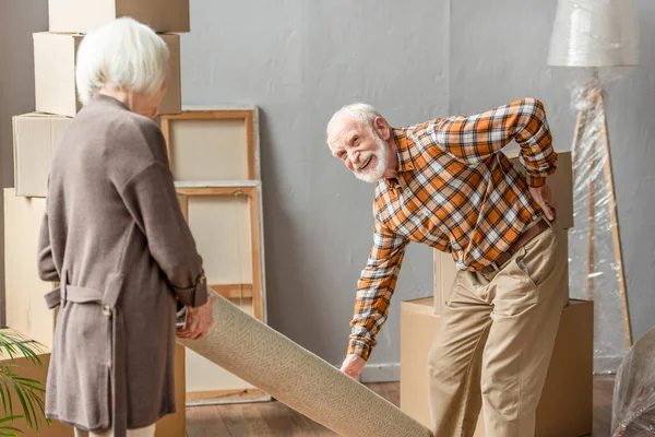 Senior Man Suffering Backache While Rolling Carpet Wife — Stock Photo, Image