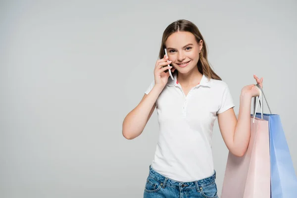 Ung Glad Kvinna Talar Smartphone Isolerad Grå — Stockfoto