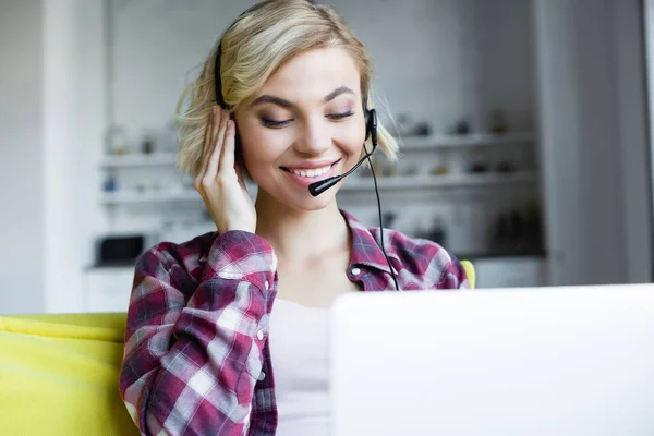 Smiling Blonde Woman Checkered Shirt Headphones Having Online Conference — Stock Photo, Image