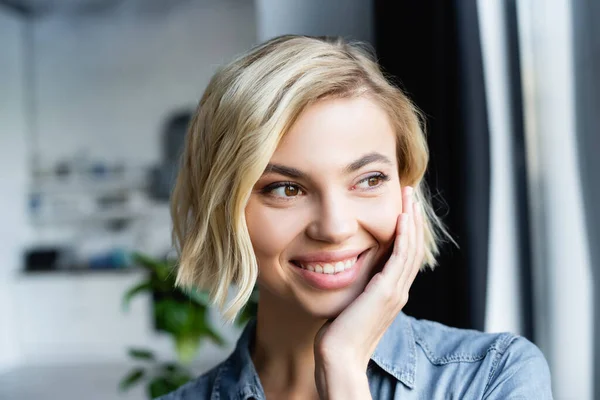 Portrait Smiling Blonde Woman Looking Out Window — Stock Photo, Image