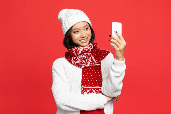 Smiling Asian Woman Hat Scarf Holding Smartphone While Taking Selfie — Stock Photo, Image