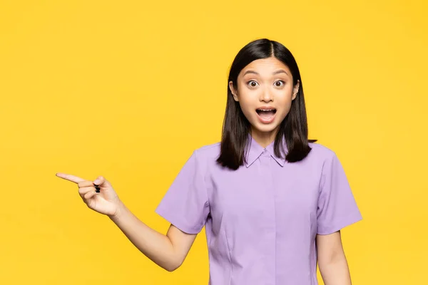 Excited Asian Woman Open Mouth Pointing Finger Isolated Yellow — Stock Photo, Image