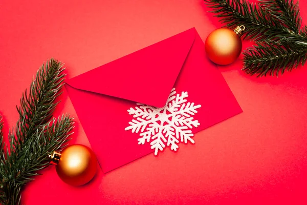 Top View Snowflake Baubles Fir Envelope Red Background — Stock Photo, Image