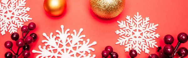 Top View Baubles Snowflakes Berries Red Background Banner — Stock Photo, Image