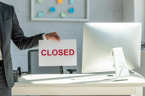 Cropped View Businessman Holding Sign Closed Lettering Blurred Workplace Background — Stock Photo, Image
