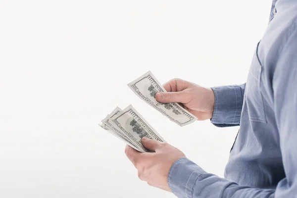 Tiro recortado de hombre contando billetes de dólar en mano aislados en blanco - foto de stock