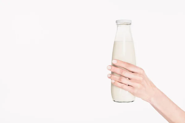 Abgeschnittene Aufnahme von Frau mit Glasflasche Milch isoliert auf weiß — Stockfoto