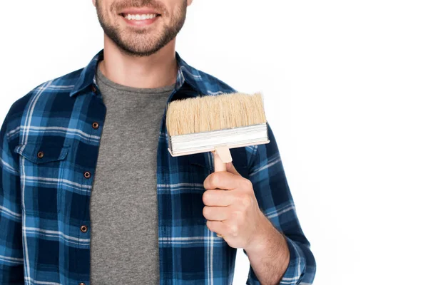 Imagem cortada de homem feliz segurando pincel isolado no fundo branco — Fotografia de Stock