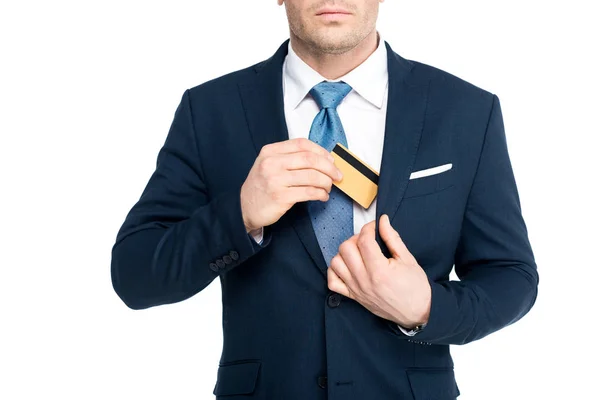 Recortado tiro de hombre de negocios poner tarjeta de crédito en traje chaqueta bolsillo aislado en blanco - foto de stock