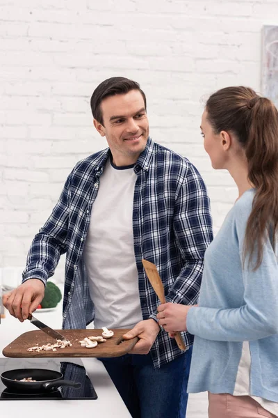 Beautiful adult couple cooking healthy dinner together at kitchen — Stock Photo