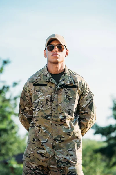 Portrait of african american soldier in military uniform, cap and sunglasses — Stock Photo