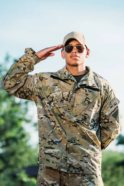 Portrait of african american soldier in military uniform, cap and sunglasses — Stock Photo