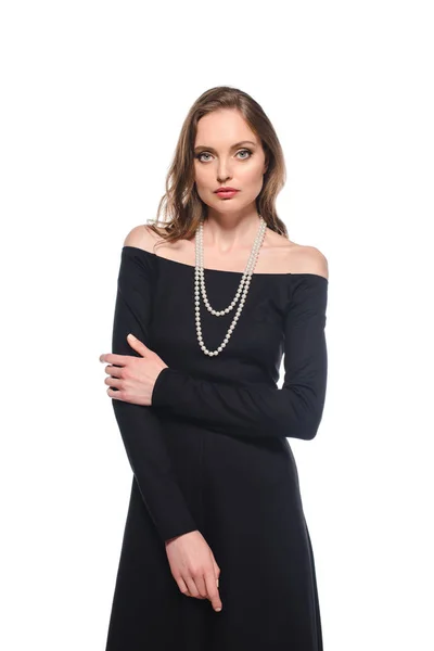 Atractiva mujer en vestido negro posando aislado sobre fondo blanco - foto de stock