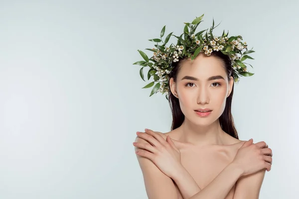 Beautiful nude asian girl in floral wreath, isolated on grey — Stock Photo