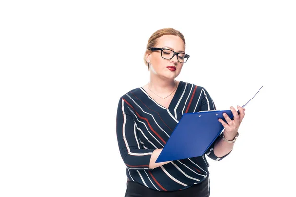 Confident businesswoman in eyeglasses writing in clipboard isolated on white background — Stock Photo