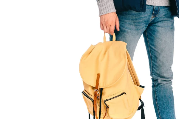 Tiro recortado de jovem viajante segurando mochila isolada em branco — Fotografia de Stock