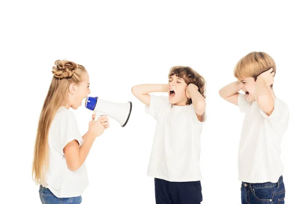 Criança gritando em megafone, meninos cobrindo orelhas isoladas em branco — Fotografia de Stock