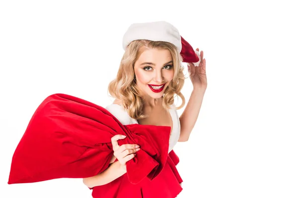 Vue grand angle de fille santa sexy dans le chapeau de Noël debout avec sac isolé sur blanc — Photo de stock