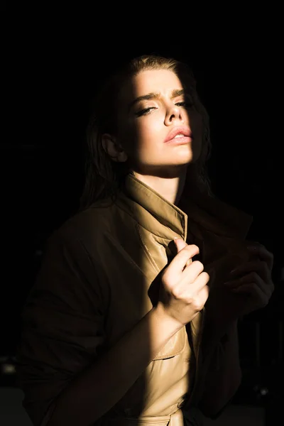 Portrait of seductive woman in fashionable clothing — Stock Photo