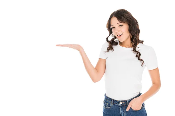 Heureux belle fille présentant quelque chose isolé sur blanc — Photo de stock