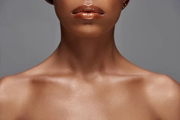 Partial view of african american woman with bare shoulders isolated on grey — Stock Photo