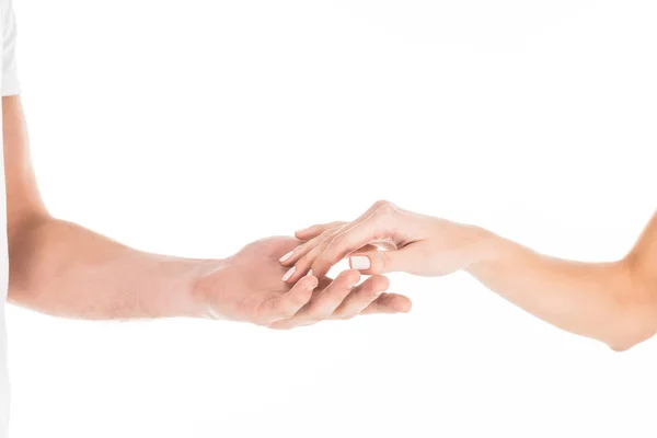 Vista parcial de pessoas que seguram as mãos com ternura isoladas no branco — Fotografia de Stock