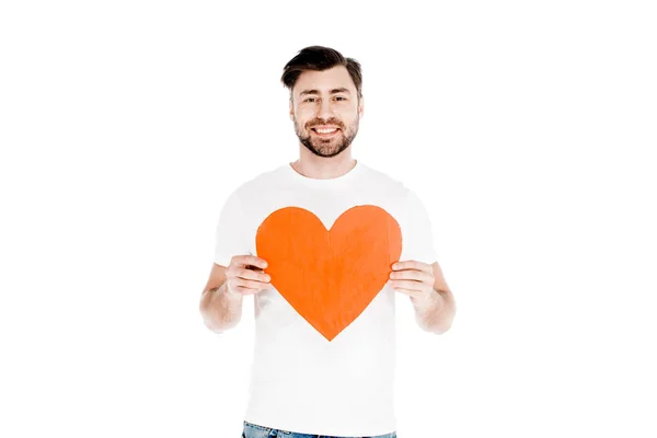 Bello uomo sorridente mostrando rosso grande segno di forma di cuore isolato su bianco — Foto stock