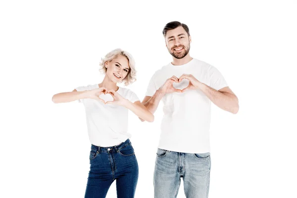 Чудова пара, що показує жест форми серця з пальцями любові ізольовані на білому — стокове фото