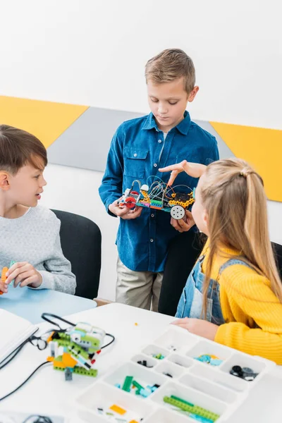 Children making electric robot in stem education class — Stock Photo