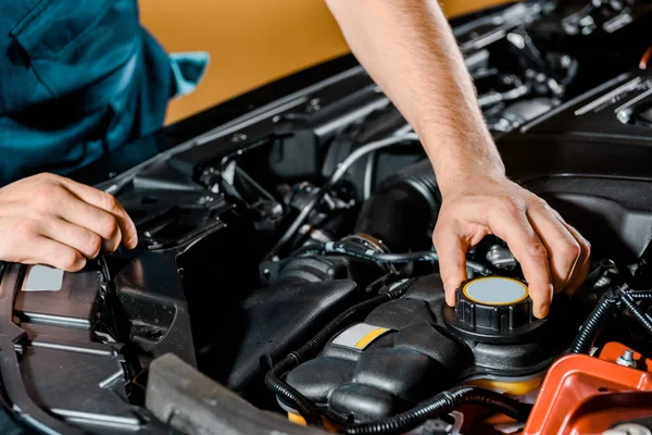 Cropped shot of auto mechanic checking automobile — Stock Photo