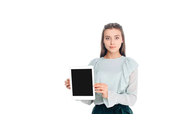 Porträt einer Frau mit Tablet mit leerem Bildschirm, isoliert auf weiß — Stockfoto