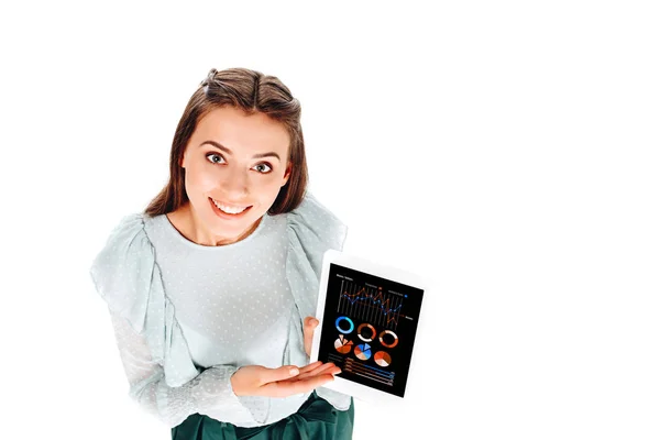 Високий кут зору усміхненої молодої жінки з планшетом ізольовані на білому — стокове фото