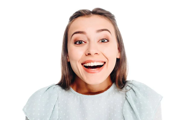 Porträt einer jungen, fröhlichen Frau isoliert auf Weiß — Stockfoto