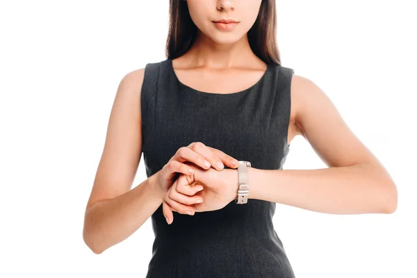 Vue partielle de la femme vérifiant le temps isolé sur blanc — Photo de stock