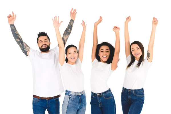 Grupo multicultural de amigos levantando las manos en el aire aislado en blanco - foto de stock