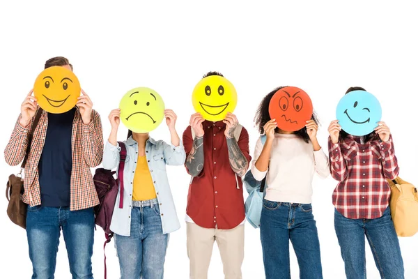 Grupo de personas de pie y mostrando emociones en tarjetas aisladas en blanco - foto de stock