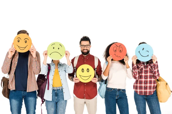 Homem bonito em óculos sorrindo perto do grupo de pessoas mostrando emoções em cartões isolados em branco — Fotografia de Stock